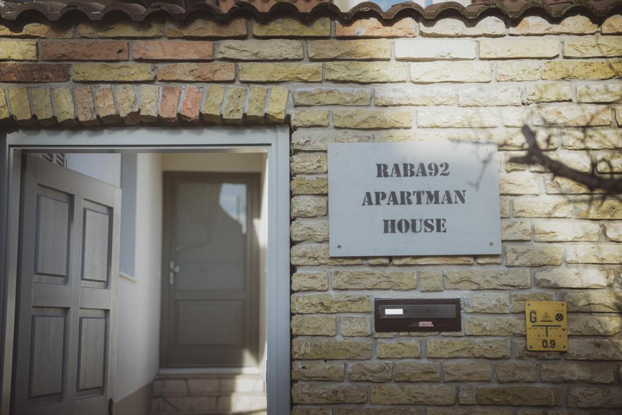 Raba92 Apartman House المظهر الخارجي الصورة